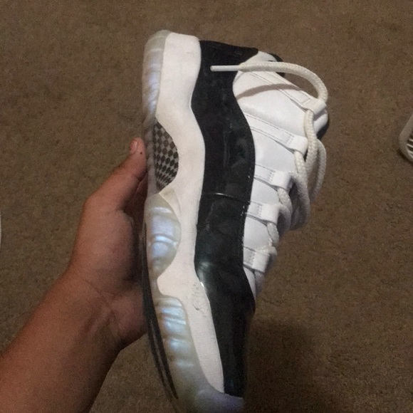 Jordon 11 lows Iridescent - Picture 6 of 8